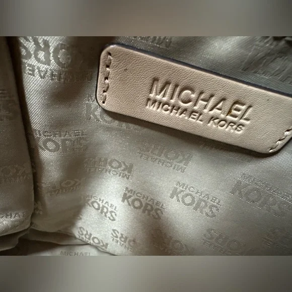 Michael Kors Jetset  Saffiano Leather Soft Satchel Purse Shoulder Handbag| NWT - Picture 4 of 14